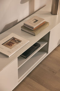 TV spintelės KIVORA atviros lentynos detalė