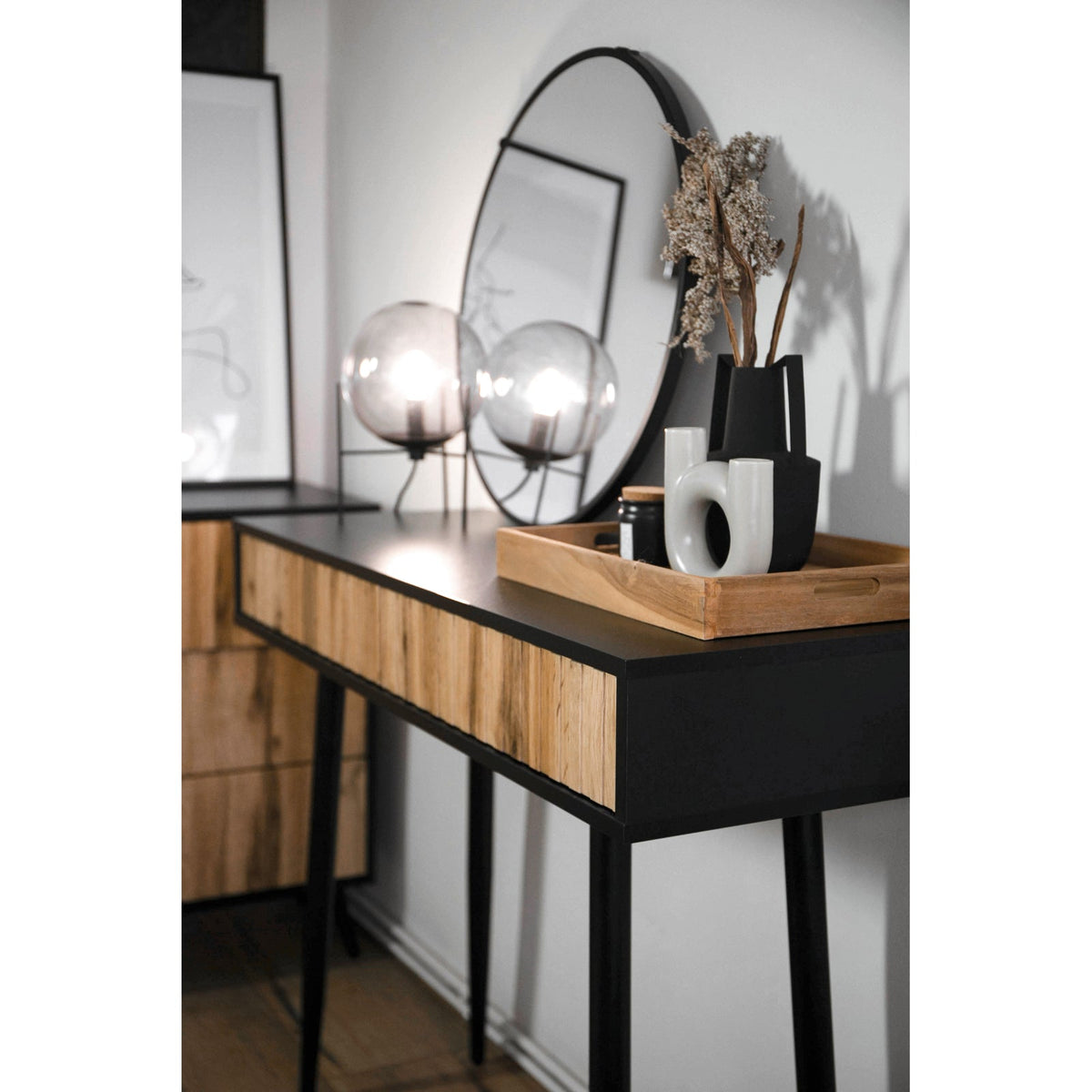 Tualetinis staliukas MAGNUS, 104 cm, juoda+ąžuolas – išskleista miego funkcija