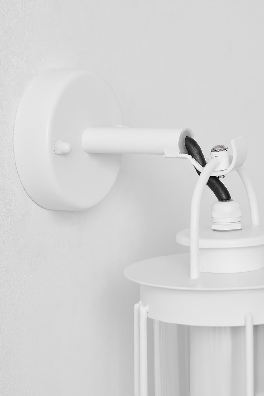 Āra sienas lampa TOLIRA, balta