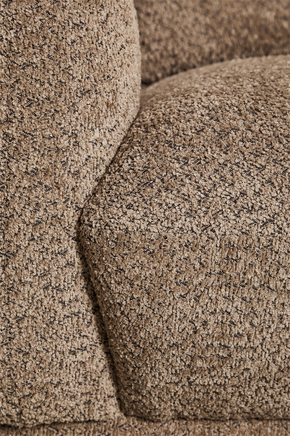 Trivietė sofa ERICK iš boucle audinio, šokolado