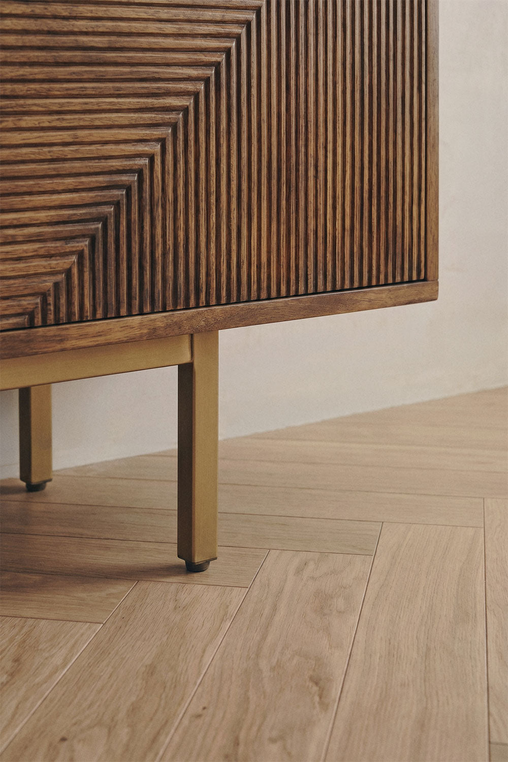 TV spintelė BORKU, mango medis, žalvario detalės 150 cm