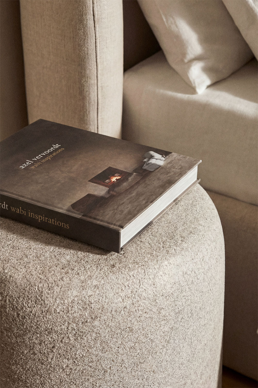 Bedside table GARIINO Ø35 cm, cement