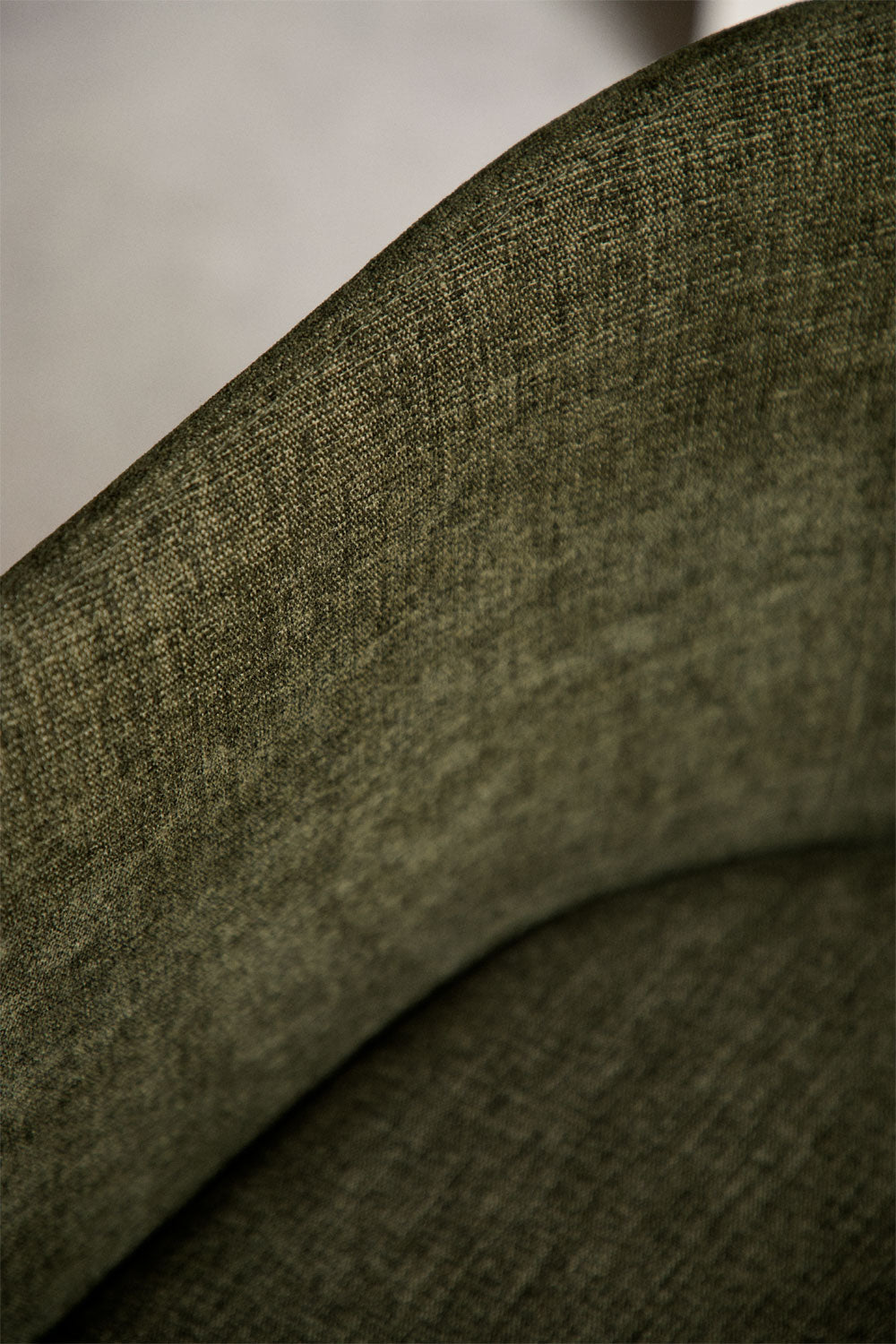 SOLUARO dining chair with armrests, natural wood frame, sage green chenille