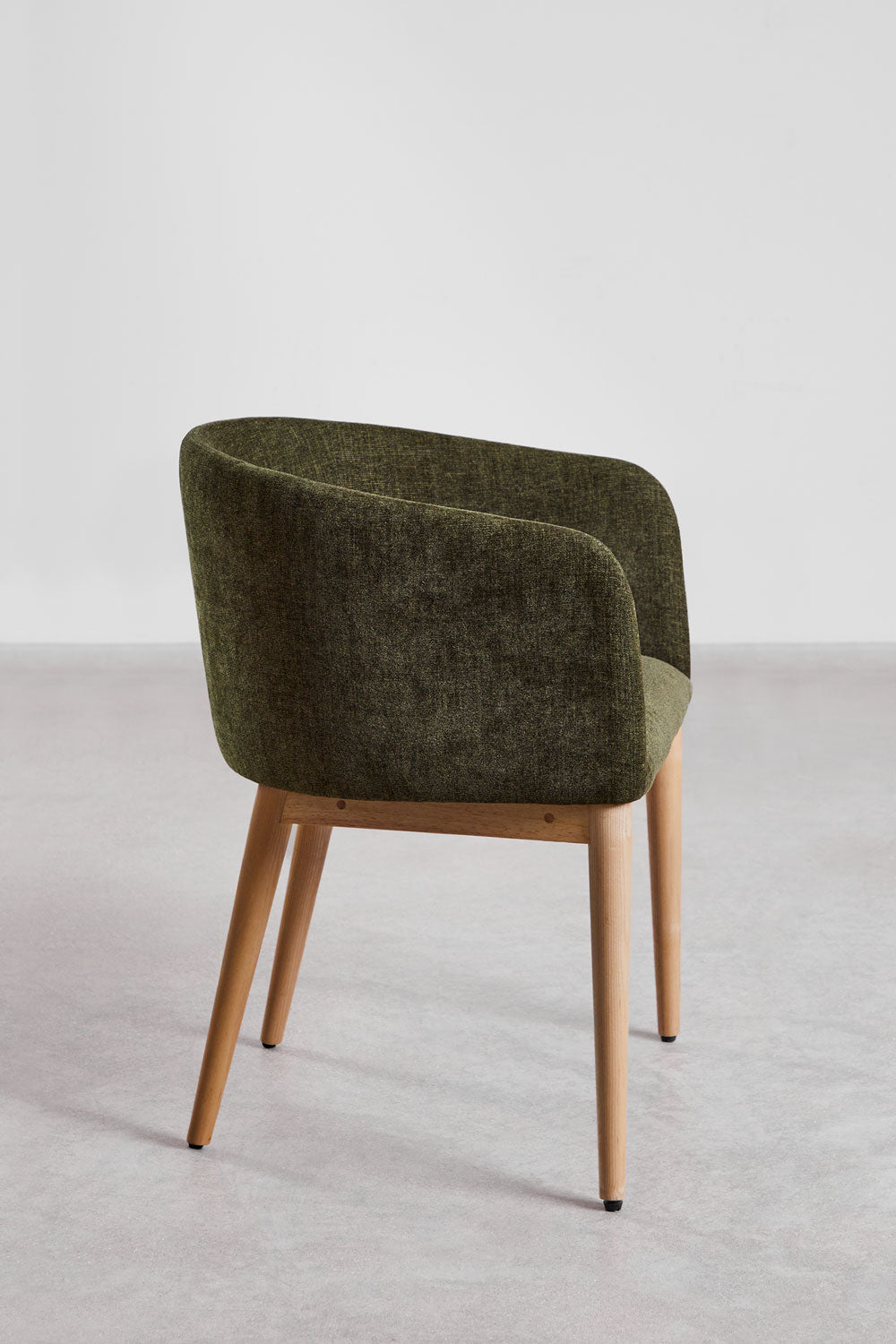 SOLUARO dining chair with armrests, natural wood frame, sage green chenille