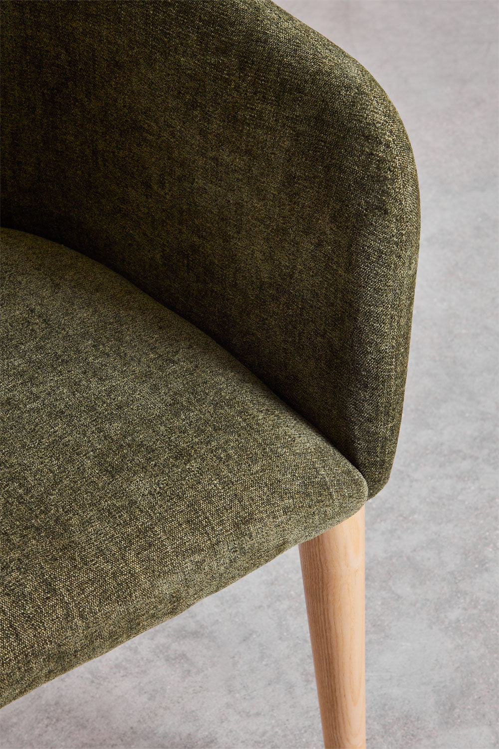 SOLUARO dining chair with armrests, natural wood frame, sage green chenille
