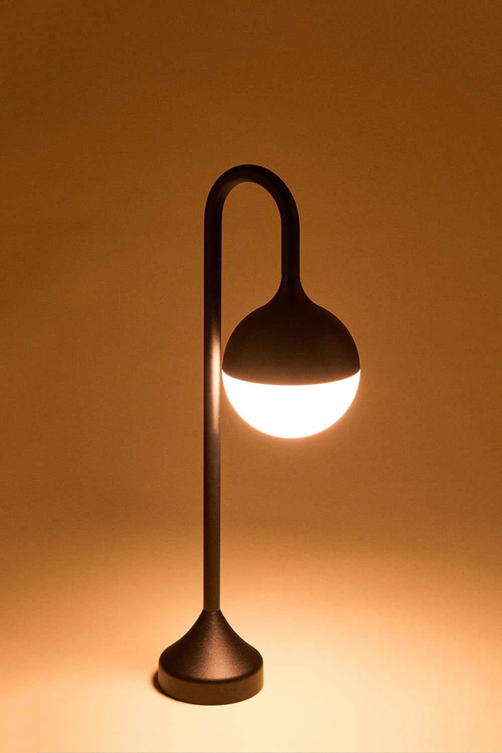 Āra LED lampa UVERON, melna