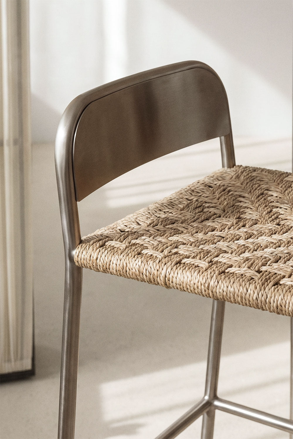 Baro kėdė NAOMI jaukiame valgomojo interjere