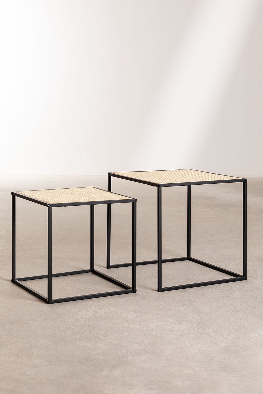 Šoniniai staliukai DMULI, ratanas ir geležis