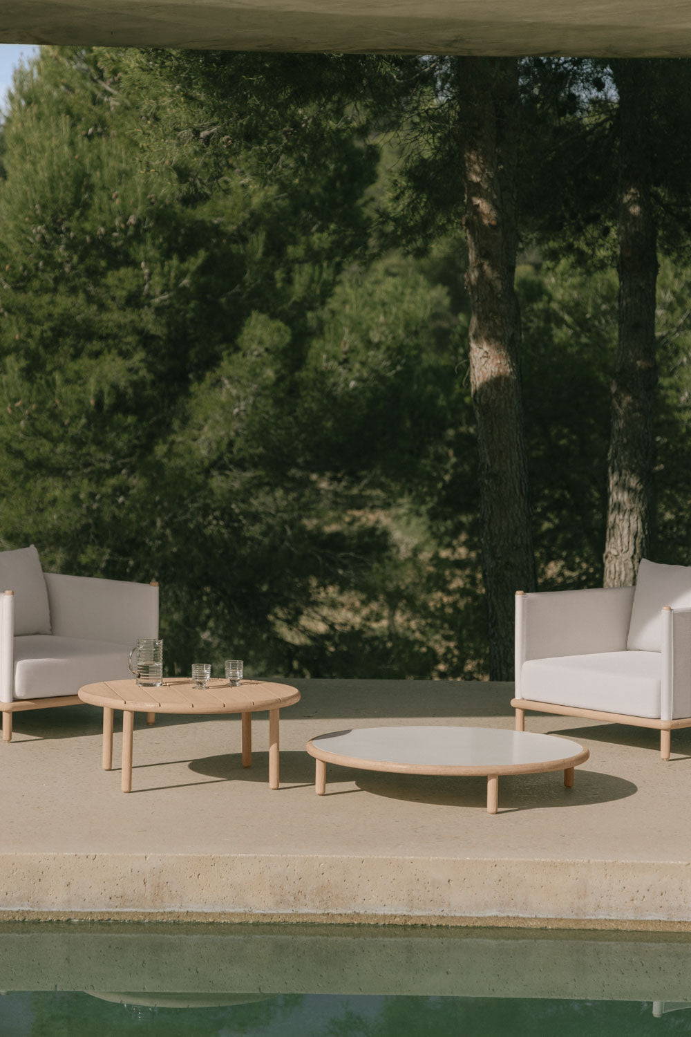 AKORAS set, armchairs and tables, white+brown