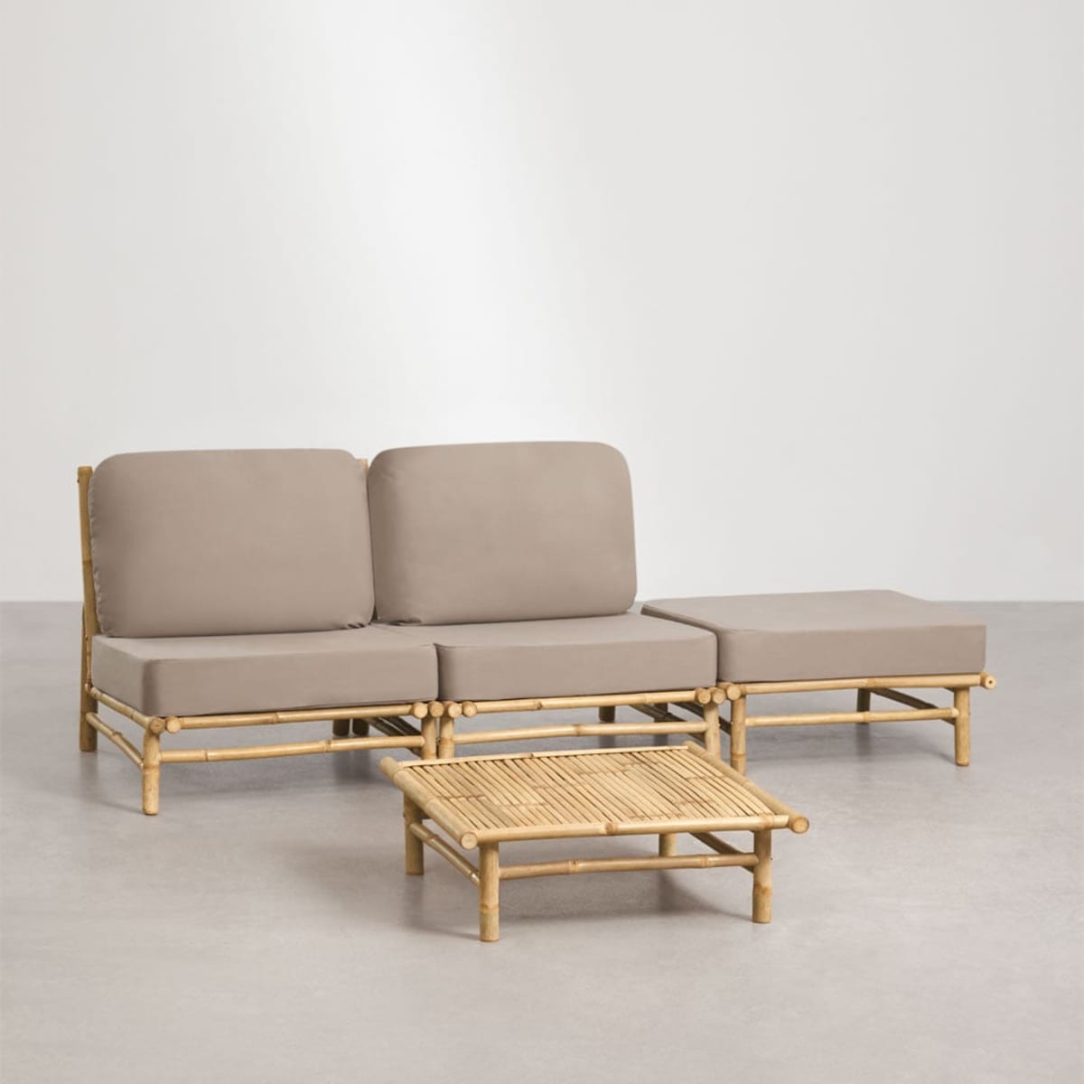 Komplektas BAMBUS, sofa, pufas ir staliukas, mokos ruda