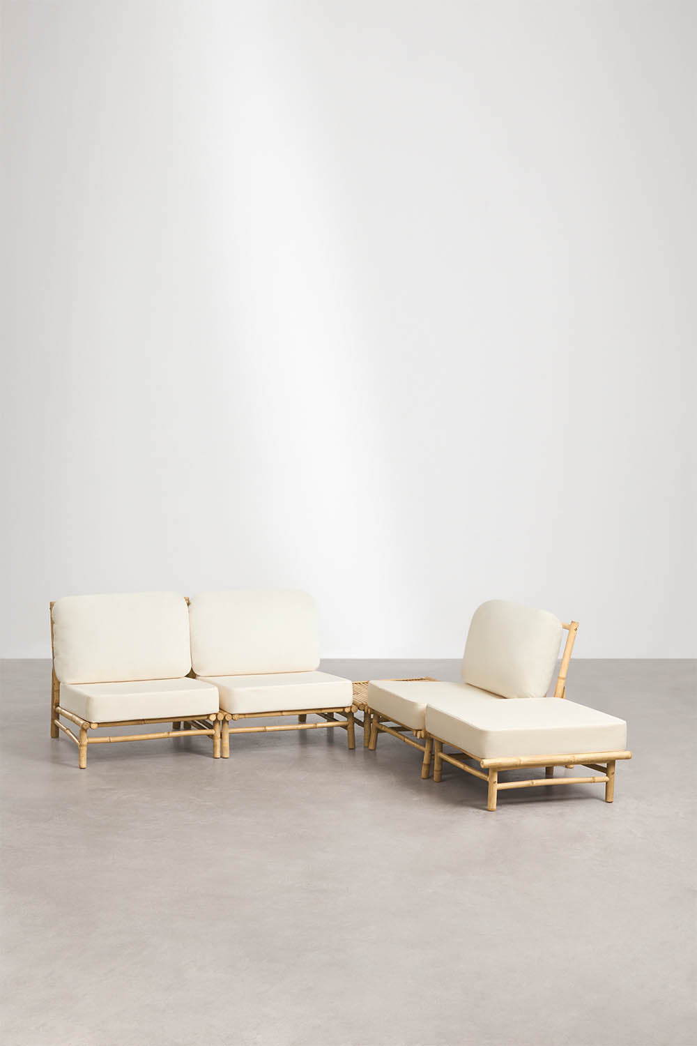 Komplektas BAMBUS, trivietė sofa, pufas ir staliukas, baltas