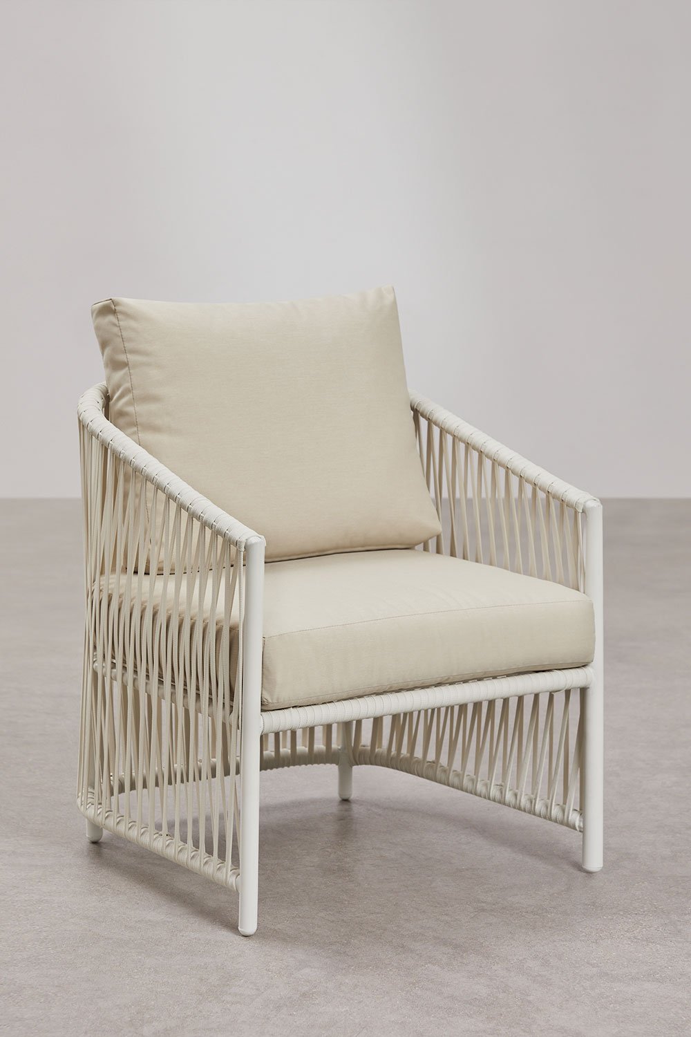 Aliuminio rėmai ir tekstiliniai elementai išryškina lengvumą | namuideja.lt | lengvi baldai