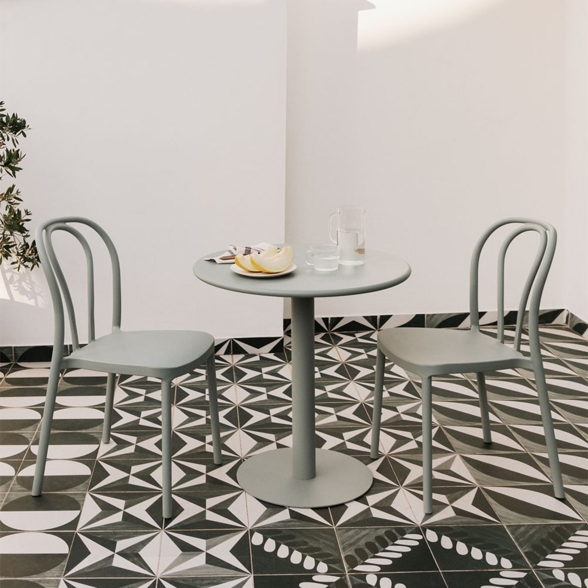 MINTO set, round table and 2 chairs, avocado