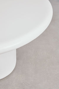 Cementinis stalas ir medinės kėdės su porankiais | namuideja.lt | cementinis stalas