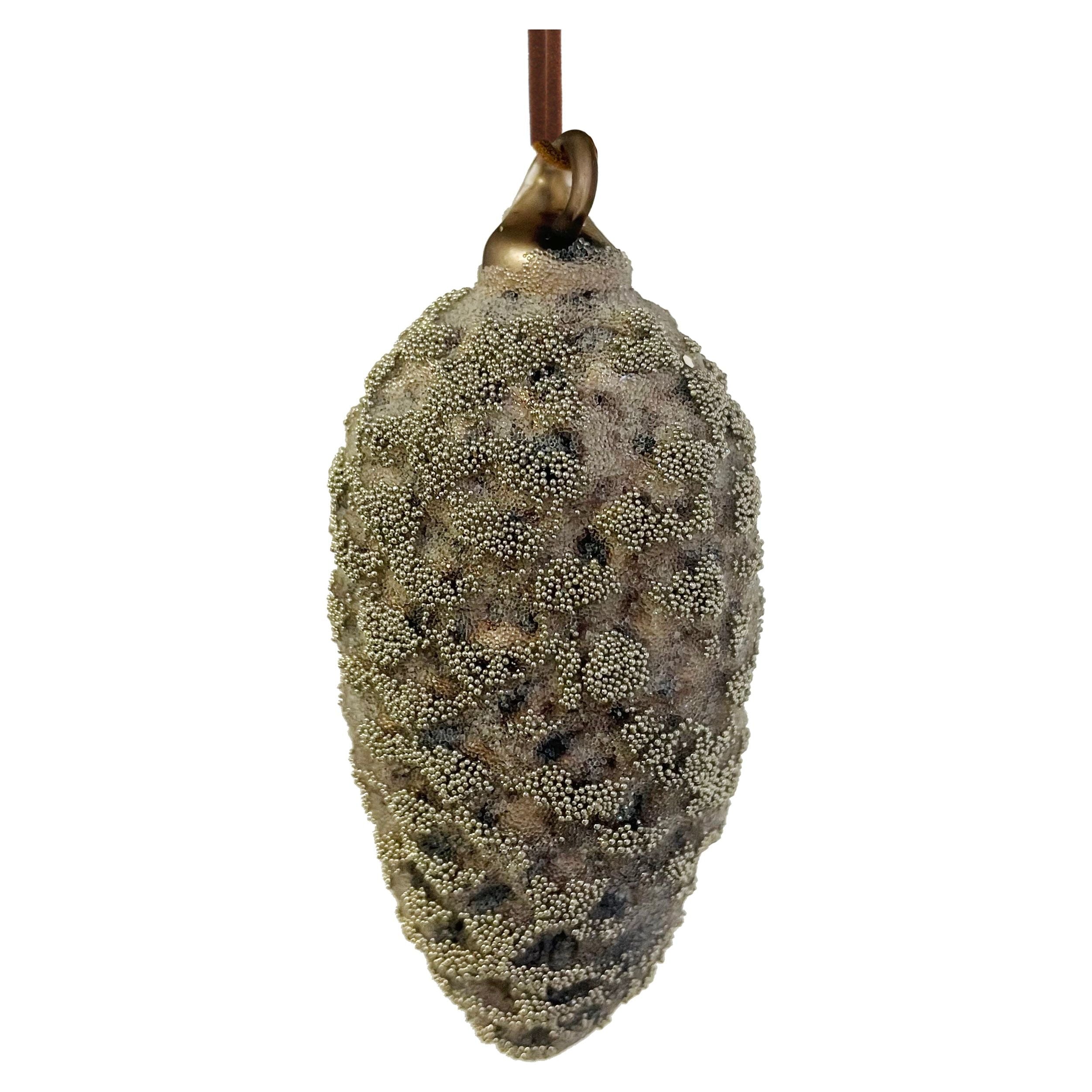 Stiklinis kankorėžis, rudas su karoliukais 7cm