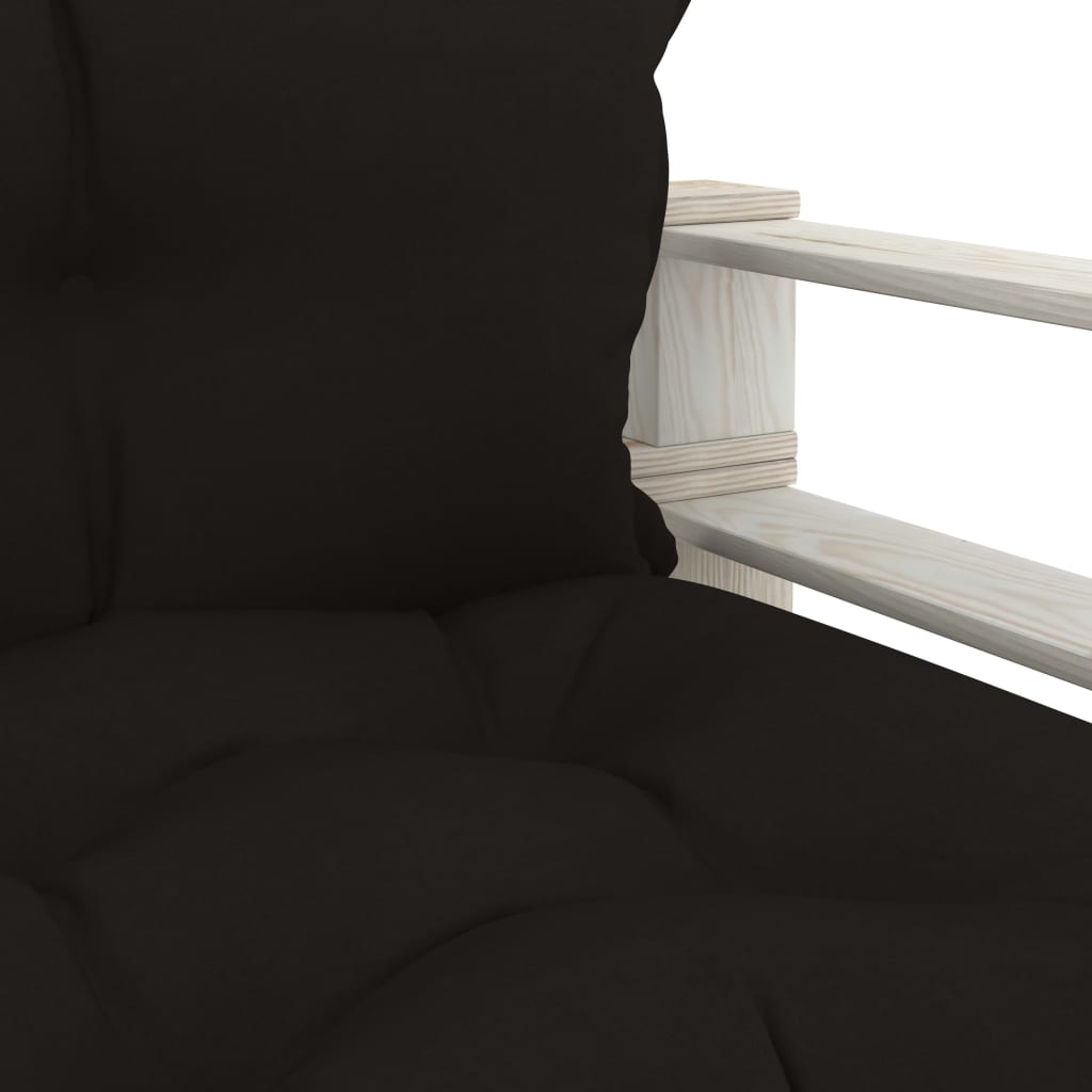 Sodo sofa iš palečių su juodos spalvos pagalvėmis, mediena
