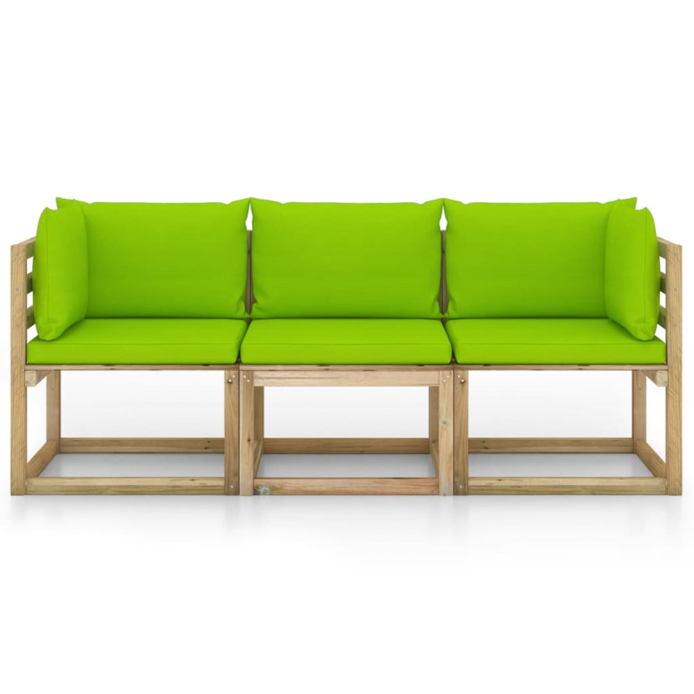 Trivietė sodo sofa su šviesiai žaliomis pagalvėlėmis