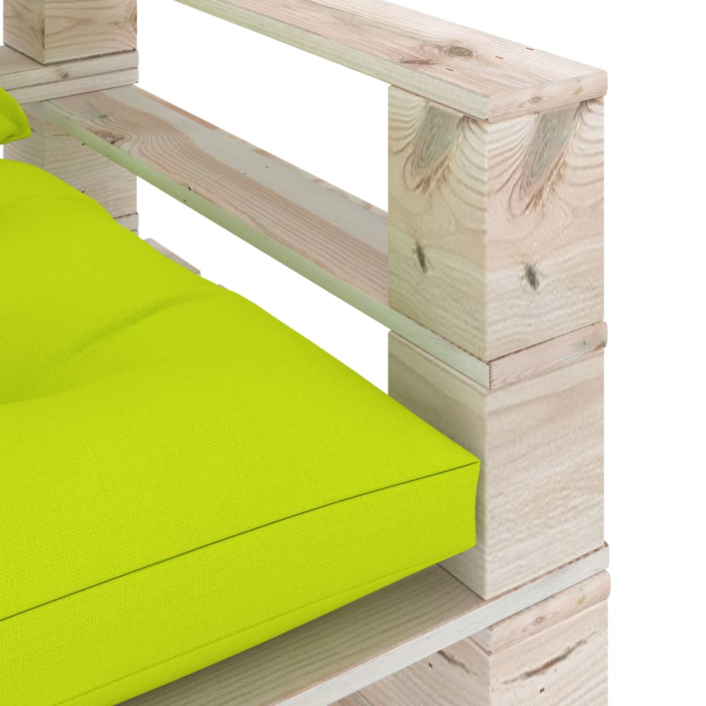 Sodo sofa iš palečių su žaliomis pagalvėlėmis, pušies mediena
